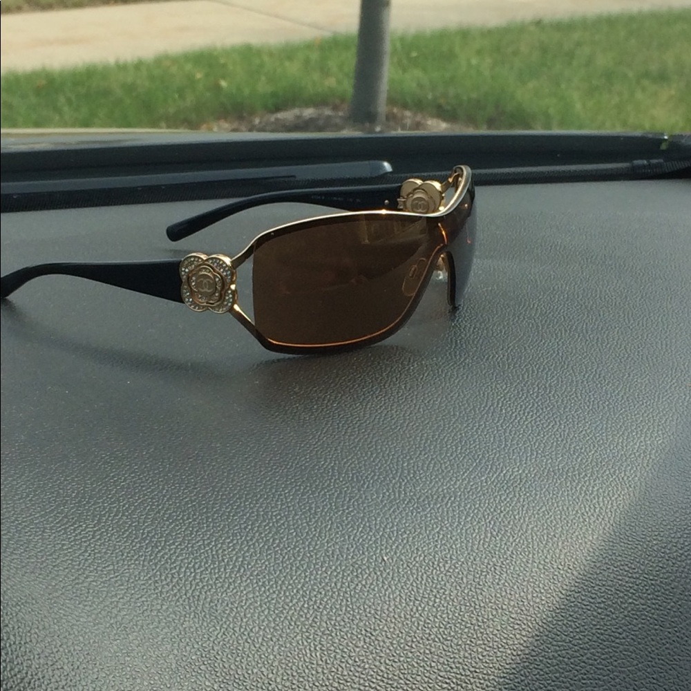 Chanel sunglasses 🕶